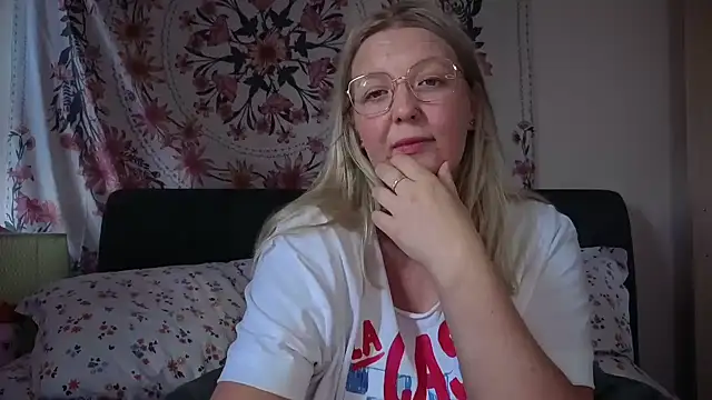 Snapshot of Daisyxoxo_ chatting on 06-27-26, 08:30 Daisyxoxo online show from 06-27-26, 08:30