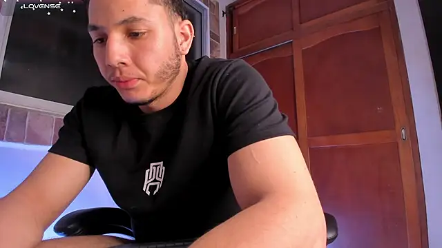 Snapshot of max_valiant1 chatting on 01-06-26, 07:12 max valiant1 online show from 01-06-26, 07:12