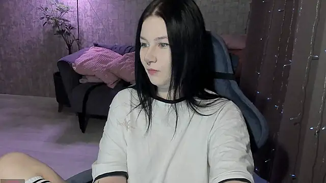 AlinaGreeeen online show from 10-24-25, 03:47
