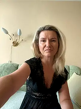 Snapshot of AliceSwan4011 chatting on 09-19-25, 02:51 AliceSwan4011 online show from 09-19-25, 02:51