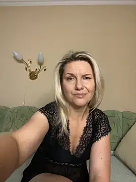 Snapshot of AliceSwan4011 chatting on 11-25-25, 02:06 AliceSwan4011 online show from 11-25-25, 02:06