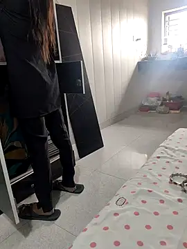 Radhika 01 online show from 11-13-25, 04:33