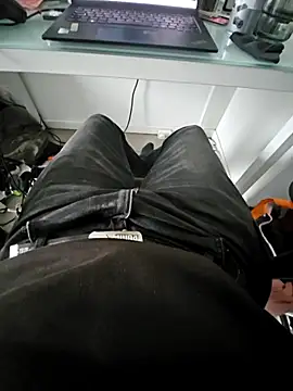 Snapshot of Syto772 chatting on 11-27-25, 01:13 Syto772 online show from 11-27-25, 01:13