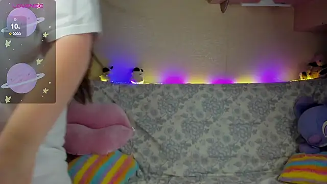 Snapshot of Alice_next_door chatting on 11-13-25, 08:57 Alice next door online show from 11-13-25, 08:57