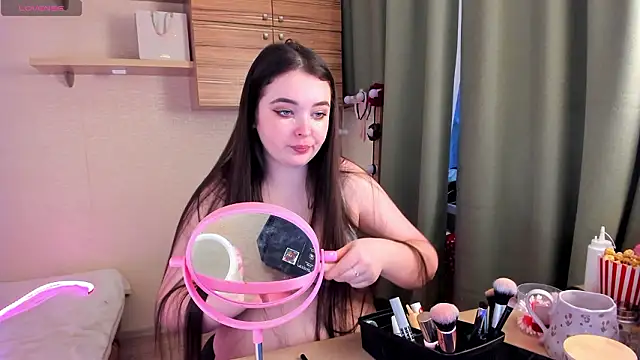 Snapshot of Alice_next_door chatting on 02-09-26, 02:21 Alice next door online show from 02-09-26, 02:21