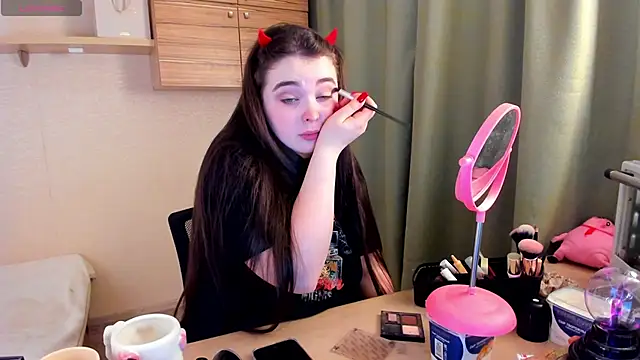 Snapshot of Alice_next_door chatting on 02-10-26, 02:32 Alice next door online show from 02-10-26, 02:32