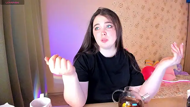 Snapshot of Alice_next_door chatting on 02-14-26, 01:52 Alice next door online show from 02-14-26, 01:52