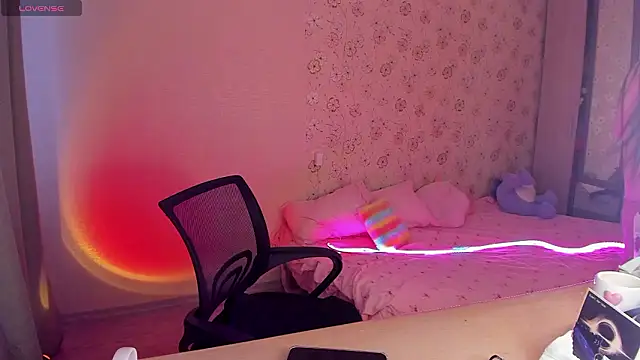 Snapshot of Alice_next_door chatting on 02-23-26, 02:03 Alice next door online show from 02-23-26, 02:03