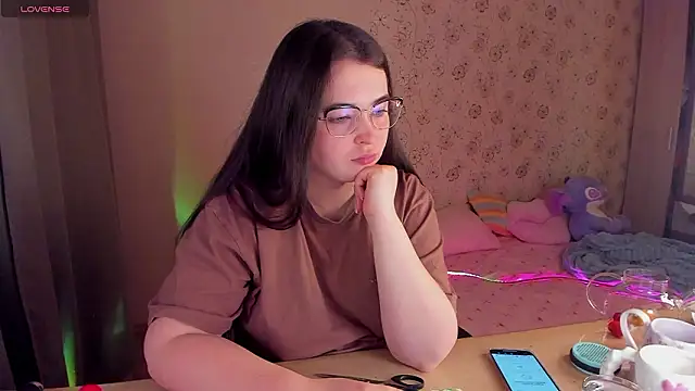 Snapshot of Alice_next_door chatting on 02-25-26, 02:05 Alice next door online show from 02-25-26, 02:05