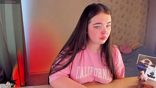 Snapshot of Alice_next_door chatting on 03-10-26, 11:48 Alice next door online show from 03-10-26, 11:48