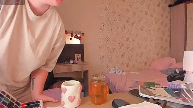 Alice next door online show from 07-22-26, 04:21