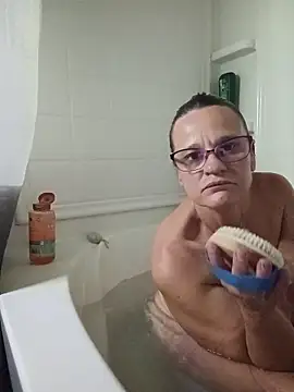 Snapshot of PremiumKitty chatting on 10-14-25, 06:14 PremiumKitty online show from 10-14-25, 06:14