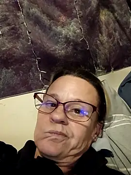 Snapshot of PremiumKitty chatting on 10-28-25, 10:19 PremiumKitty online show from 10-28-25, 10:19