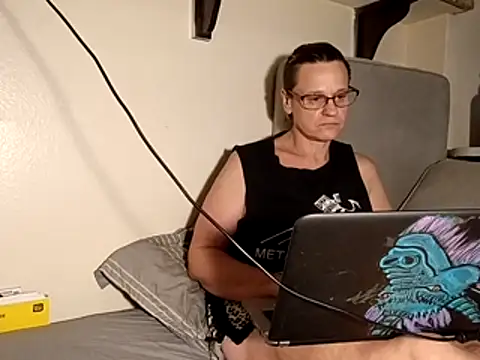 Snapshot of PremiumKitty chatting on 01-09-26, 09:49 PremiumKitty online show from 01-09-26, 09:49