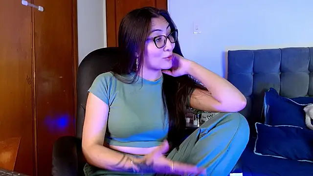 Snapshot of Liana_99 chatting on 09-17-25, 04:41 Liana 99 online show from 09-17-25, 04:41