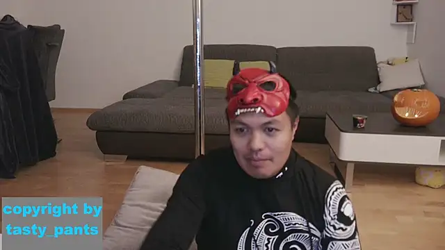 Snapshot of Tasty_pants chatting on 10-31-25, 08:21 Tasty pants online show from 10-31-25, 08:21