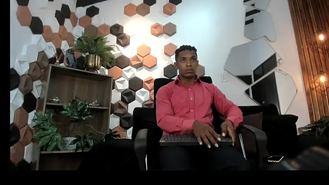 ItaloMoore online show from 10-06-25, 11:51