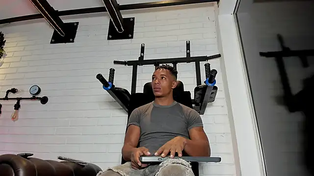 ItaloMoore online show from 10-17-25, 11:35