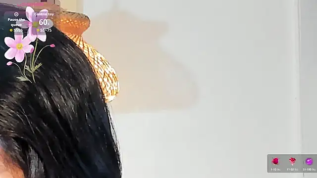 Snapshot of VioletHilton chatting on 09-22-25, 06:32 VioletHilton online show from 09-22-25, 06:32