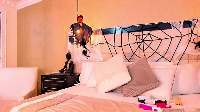 OliviaGarciaa online show from 10-13-25, 07:36