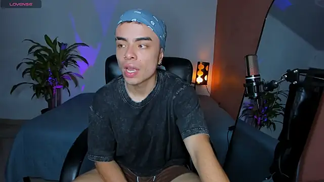 Snapshot of obzidyan chatting on 10-22-25, 10:20 obzidyan online show from 10-22-25, 10:20