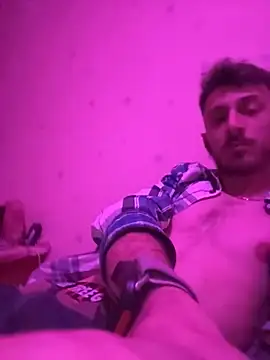 Snapshot of mister_twitter chatting on 02-12-26, 01:00 mister twitter online show from 02-12-26, 01:00