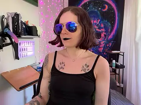 Snapshot of mistressannafoxx chatting on 09-22-25, 08:33 mistressannafoxx online show from 09-22-25, 08:33