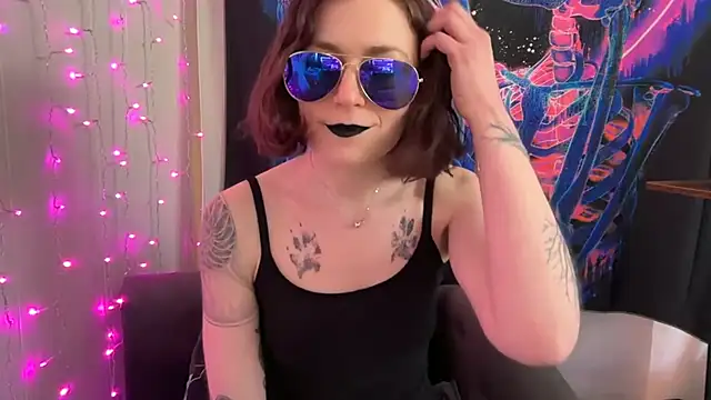 Snapshot of mistressannafoxx chatting on 10-03-25, 08:39 mistressannafoxx online show from 10-03-25, 08:39