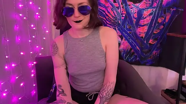 Snapshot of mistressannafoxx chatting on 10-05-25, 01:15 mistressannafoxx online show from 10-05-25, 01:15