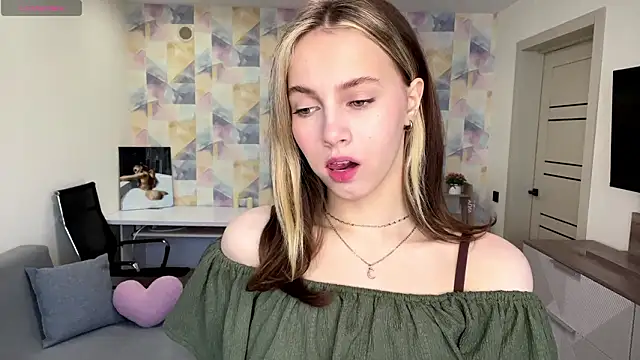 Snapshot of NylaNadler chatting on 02-23-26, 06:11 NylaNadler online show from 02-23-26, 06:11