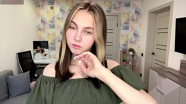 Snapshot of NylaNadler chatting on 02-25-26, 06:01 NylaNadler online show from 02-25-26, 06:01