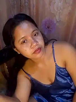 Snapshot of hotmomma8 chatting on 05-05-26, 04:48 hotmomma8 online show from 05-05-26, 04:48