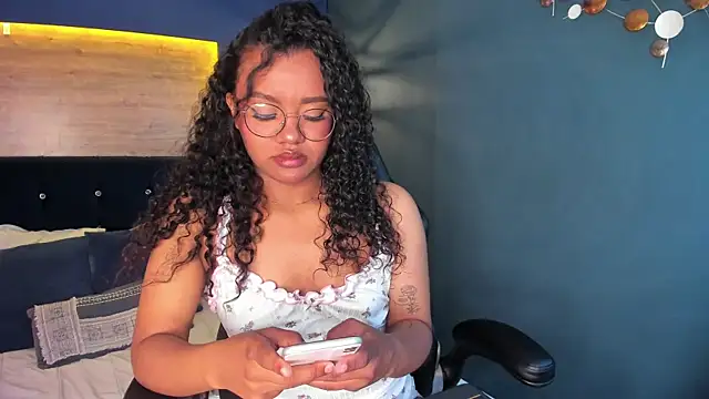 Snapshot of Terry_ebony chatting on 09-26-25, 04:27 Terry ebony online show from 09-26-25, 04:27