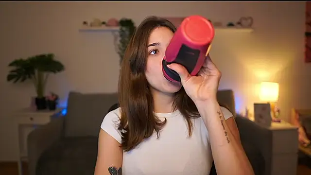 kissie cat online show from 12-19-25, 03:19