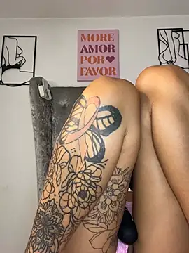 Rosieredxox online show from 05-25-26, 05:57