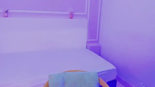 Snapshot of candy_lux30 chatting on 02-14-26, 03:58 candy lux30 online show from 02-14-26, 03:58