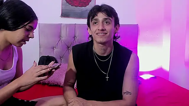 AndretiiAndCamila online show from 10-06-25, 07:11