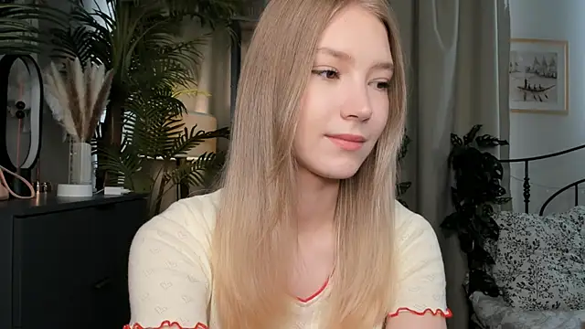 Snapshot of ChinBonnell chatting on 09-14-25, 05:50 ChinBonnell online show from 09-14-25, 05:50