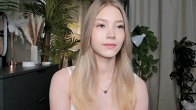 Snapshot of ChinBonnell chatting on 09-21-25, 05:53 ChinBonnell online show from 09-21-25, 05:53