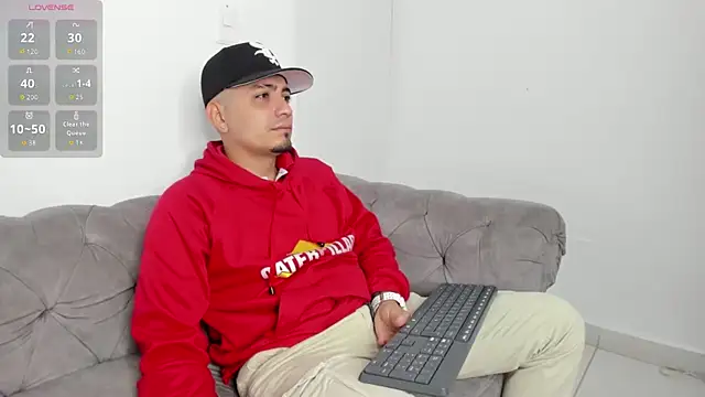 OwenStonne  online show from 10-12-25, 04:22