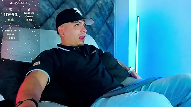 OwenStonne  online show from 11-30-25, 12:31