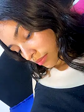 Snapshot of hotwife26 chatting on 09-28-25, 01:11 hotwife26 online show from 09-28-25, 01:11