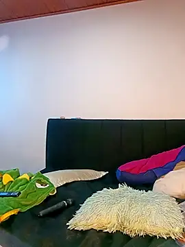 Snapshot of hotwife26 chatting on 12-03-25, 03:10 hotwife26 online show from 12-03-25, 03:10