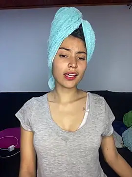 Snapshot of hotwife26 chatting on 12-22-25, 03:20 hotwife26 online show from 12-22-25, 03:20