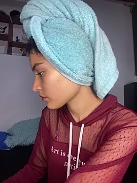 Snapshot of hotwife26 chatting on 03-03-26, 11:32 hotwife26 online show from 03-03-26, 11:32