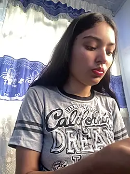 Snapshot of hotwife26 chatting on 03-04-26, 08:48 hotwife26 online show from 03-04-26, 08:48