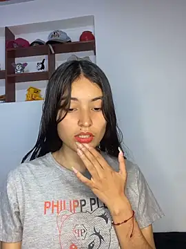 Snapshot of hotwife26 chatting on 04-07-26, 09:04 hotwife26 online show from 04-07-26, 09:04