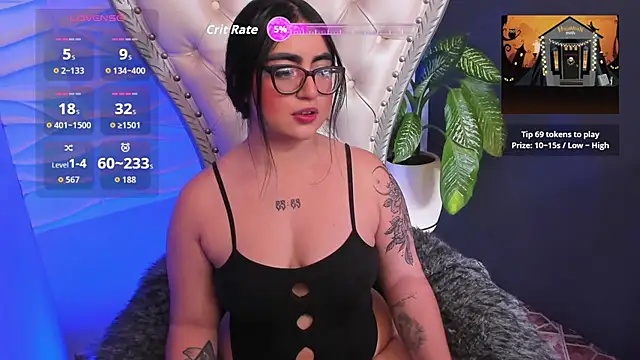 Snapshot of April__foxx chatting on 10-19-25, 04:07 April foxx online show from 10-19-25, 04:07