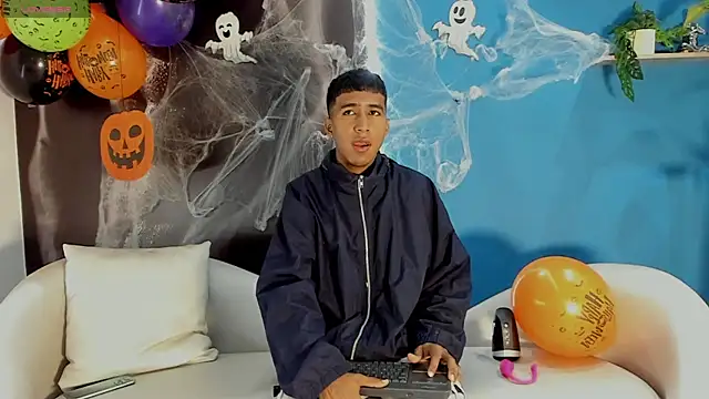 Snapshot of ender_h0t chatting on 10-14-25, 01:56 ender h0t online show from 10-14-25, 01:56