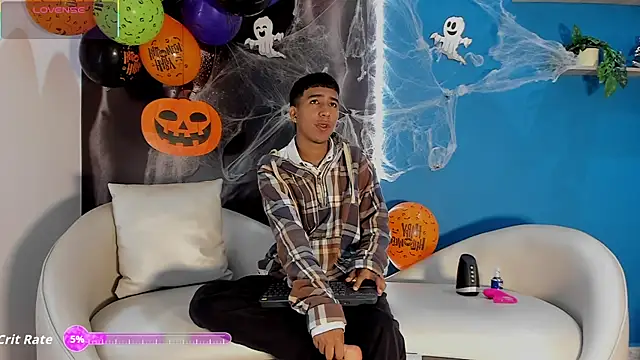 Snapshot of ender_h0t chatting on 10-17-25, 02:19 ender h0t online show from 10-17-25, 02:19